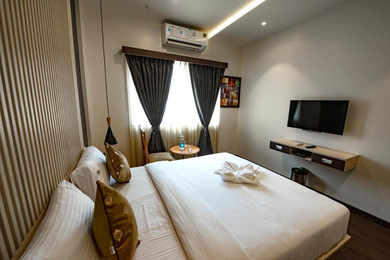 The Royal Palace Hotel 400703 نافي مومباي المظهر الخارجي الصورة