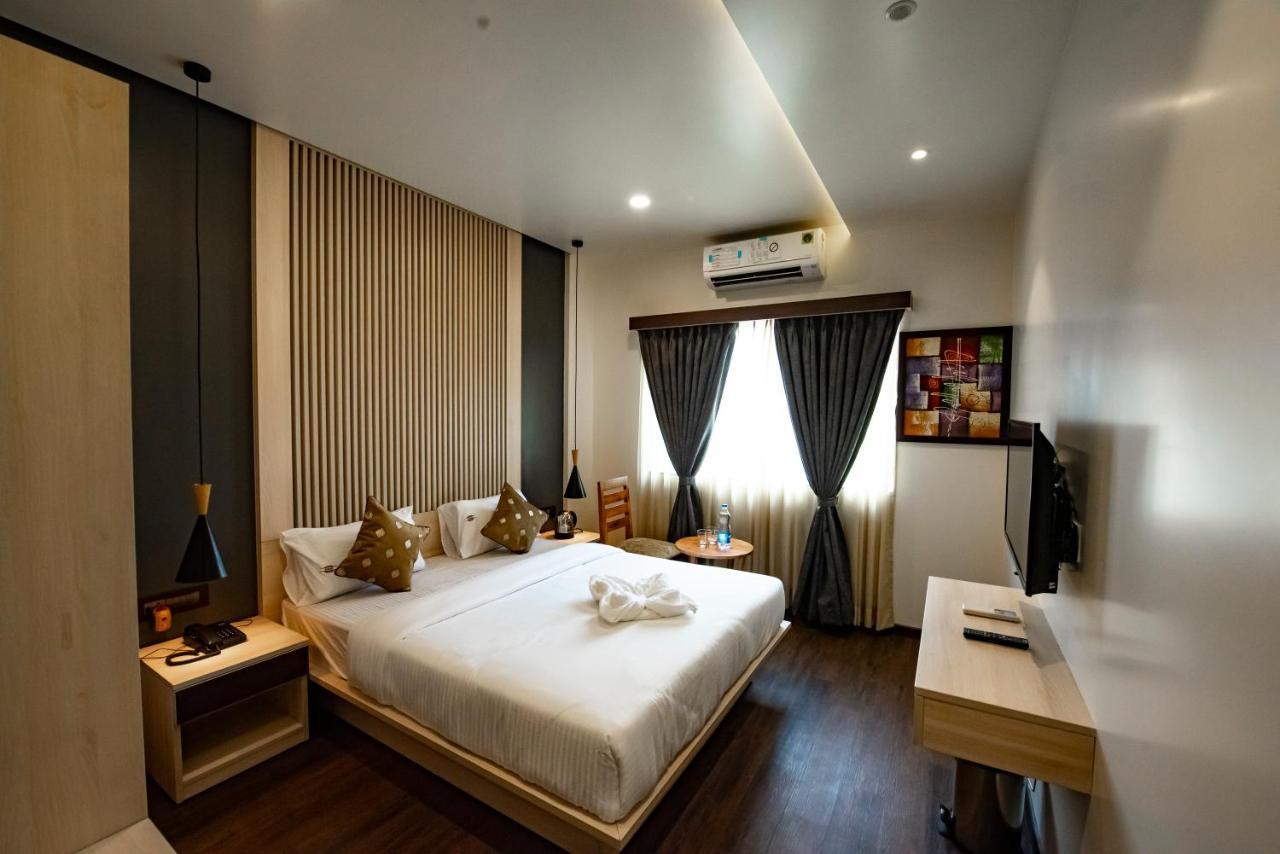 The Royal Palace Hotel 400703 نافي مومباي المظهر الخارجي الصورة