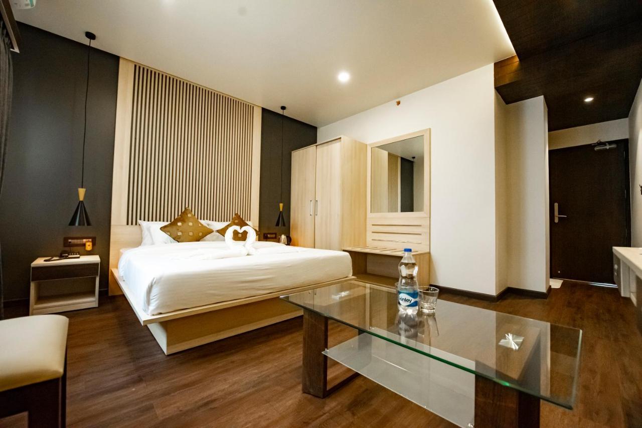 The Royal Palace Hotel 400703 نافي مومباي المظهر الخارجي الصورة