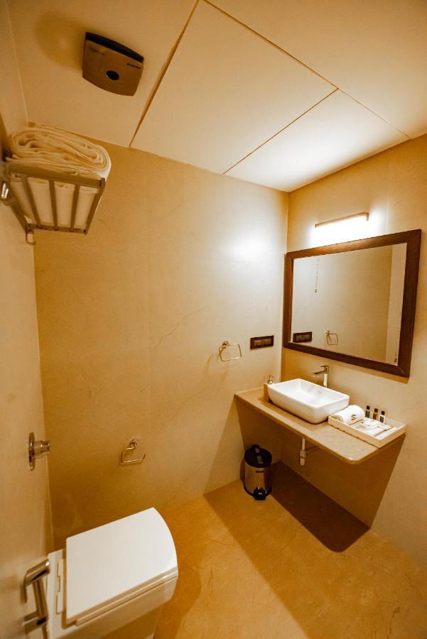 The Royal Palace Hotel 400703 نافي مومباي المظهر الخارجي الصورة