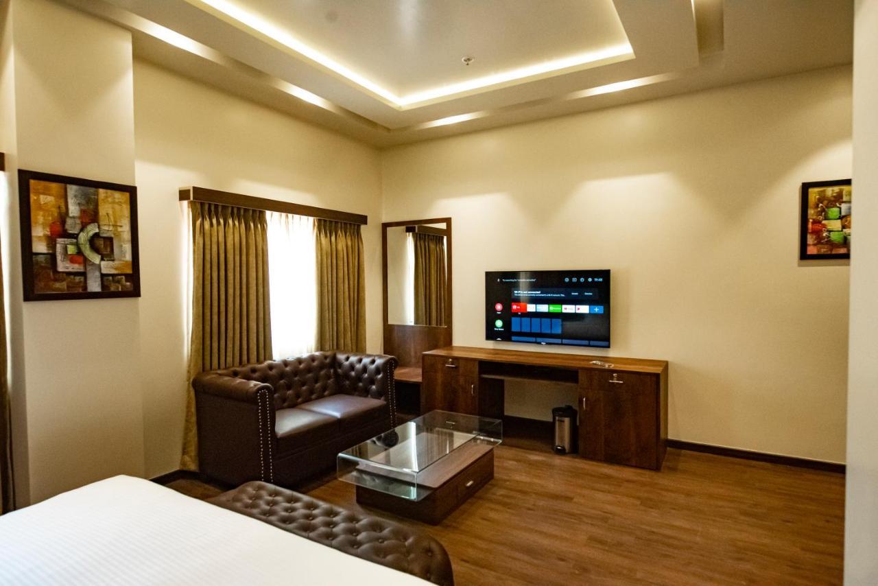 The Royal Palace Hotel 400703 نافي مومباي المظهر الخارجي الصورة